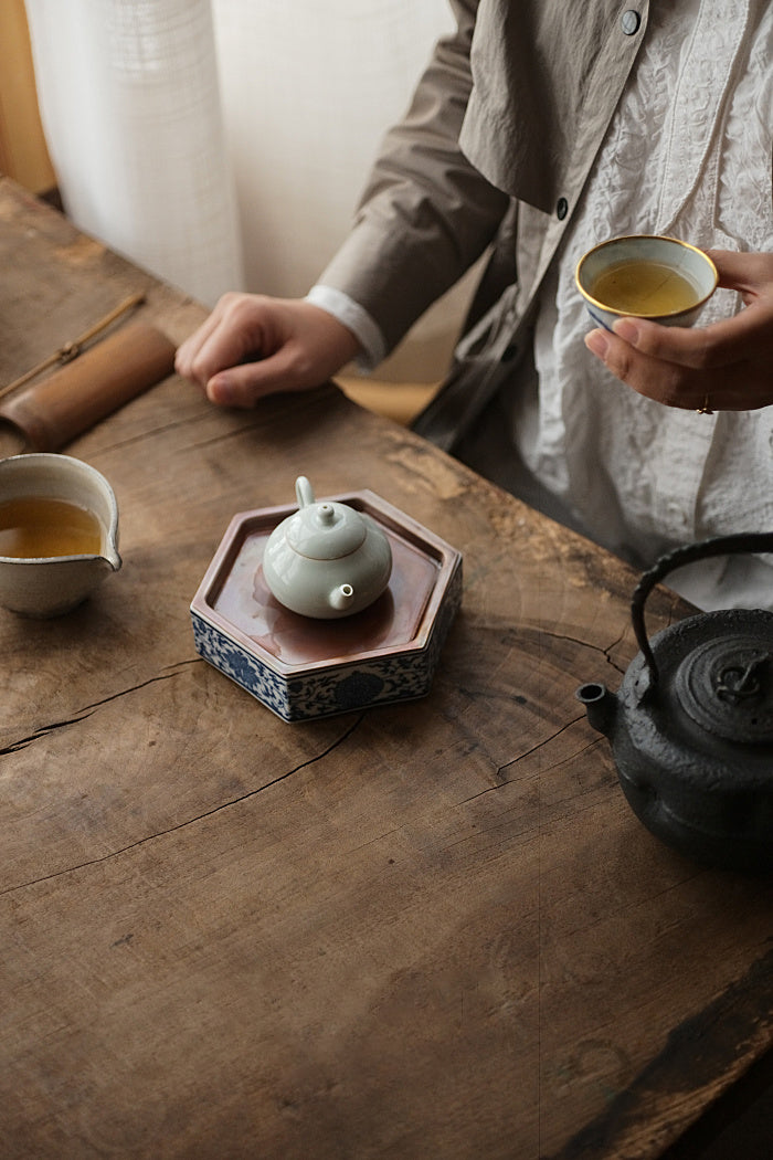 Hexagon Porcelain Hucheng with Coin-Shaped Copper Cover