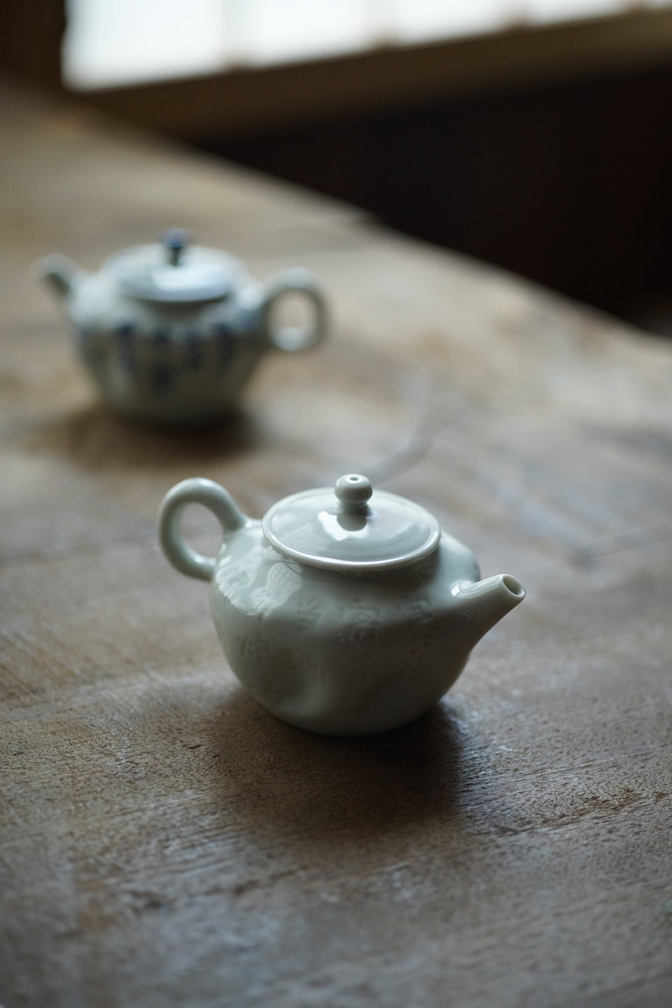 White Subtle Carving Wabi-Sabi Poetry Teapot
