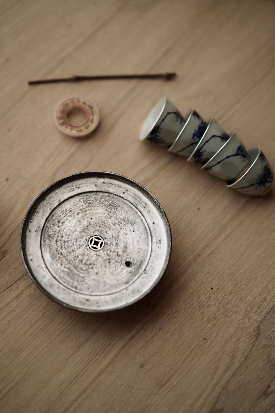 Tall Hucheng with Coin-Shaped Drain