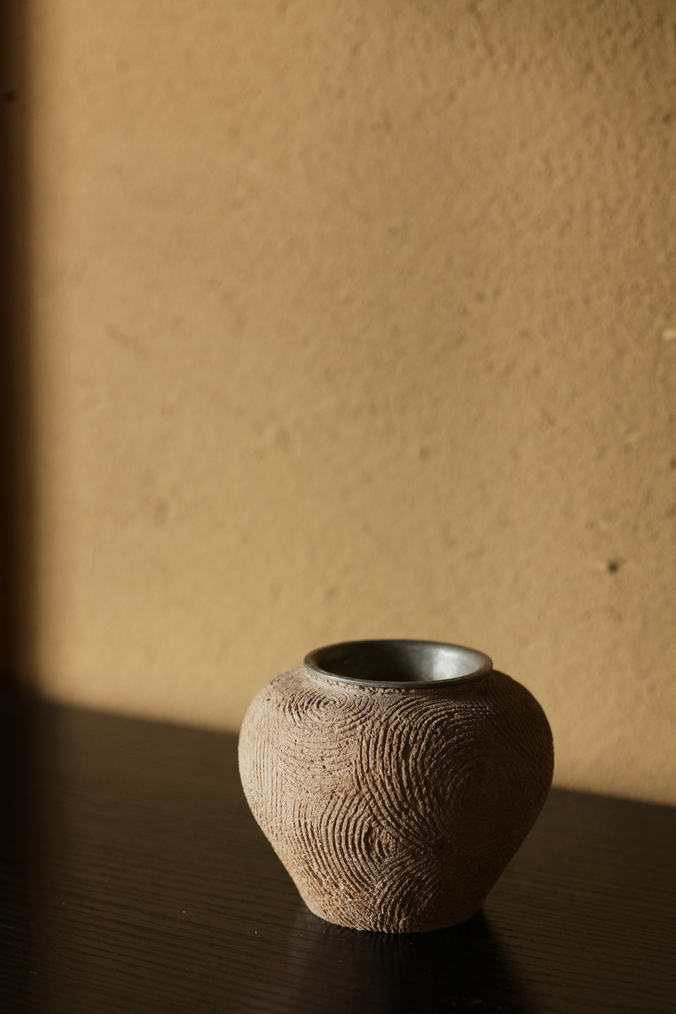Etched Circles Jianshui with Tin Lid by Ji Shang Zao Wu