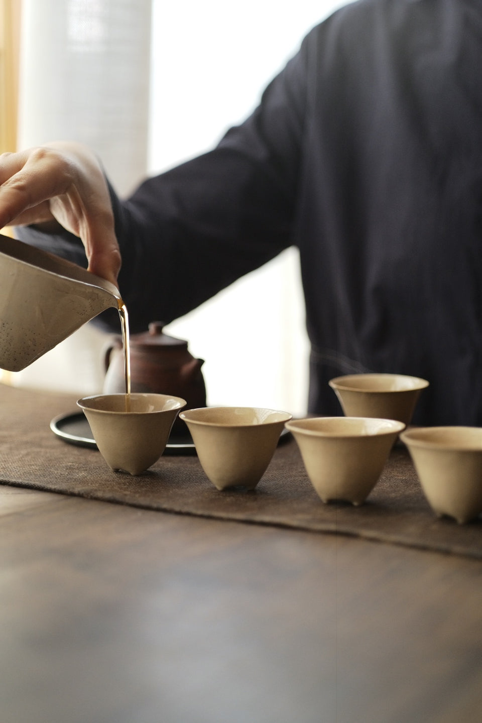 Baby-Feet Tripod Teacups