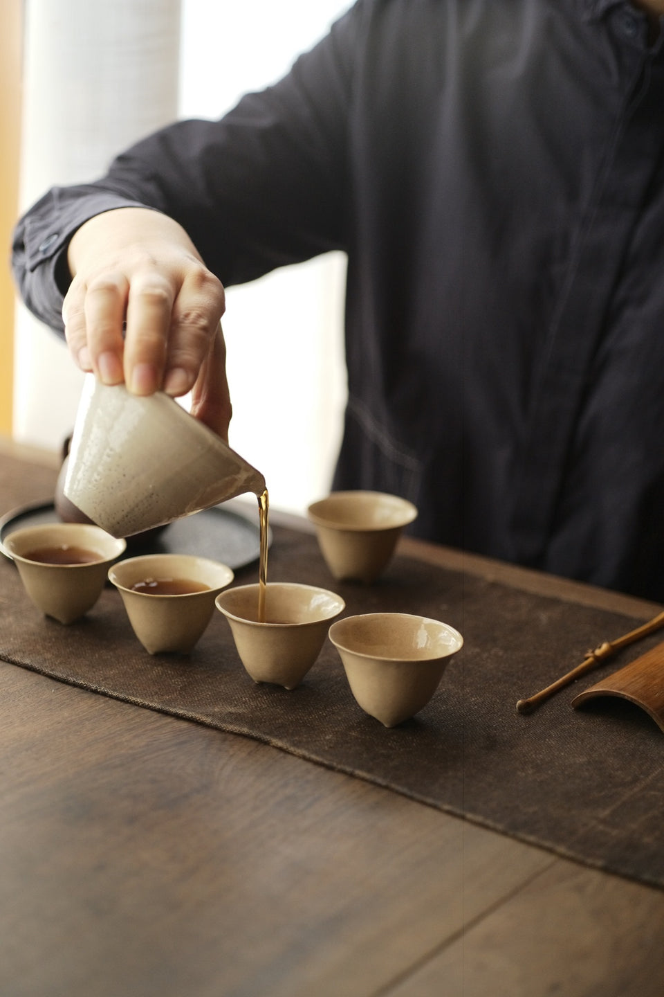 Baby-Feet Tripod Teacups