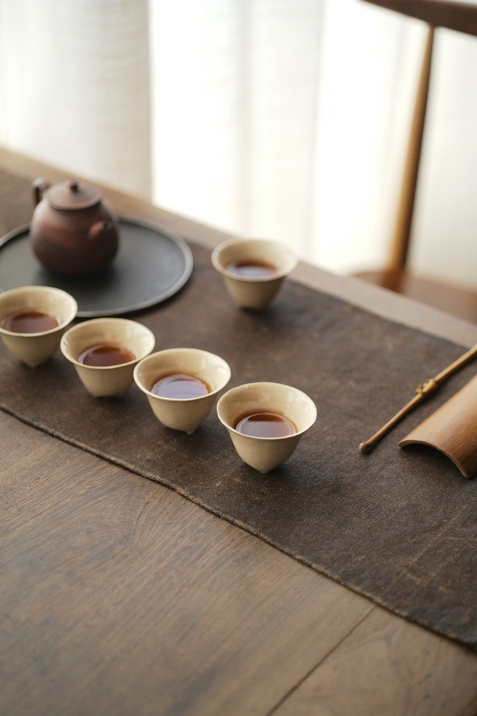 Baby-Feet Tripod Teacups