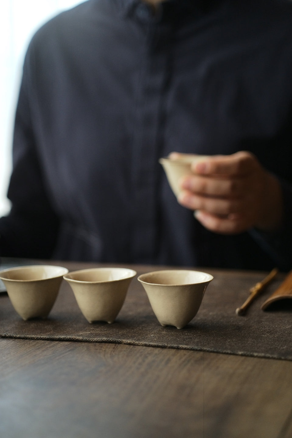Baby-Feet Tripod Teacups