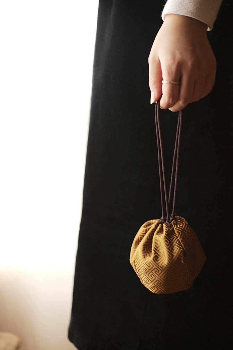 Elegant Golden Teaware Travel Bag