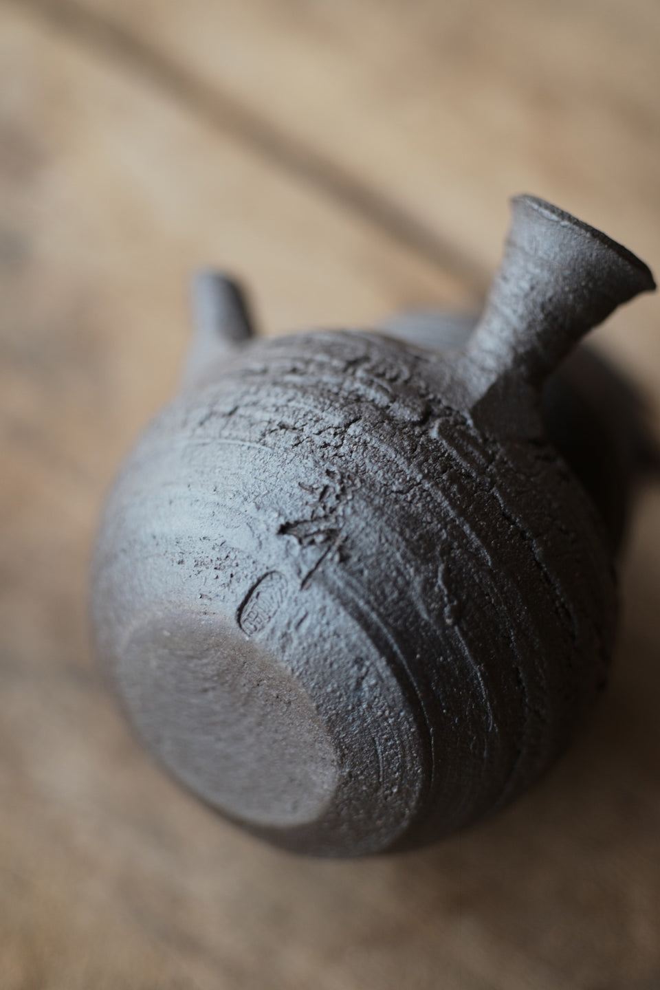 Natural cracked clay-surface side-handle teapot (Cheng Wei)