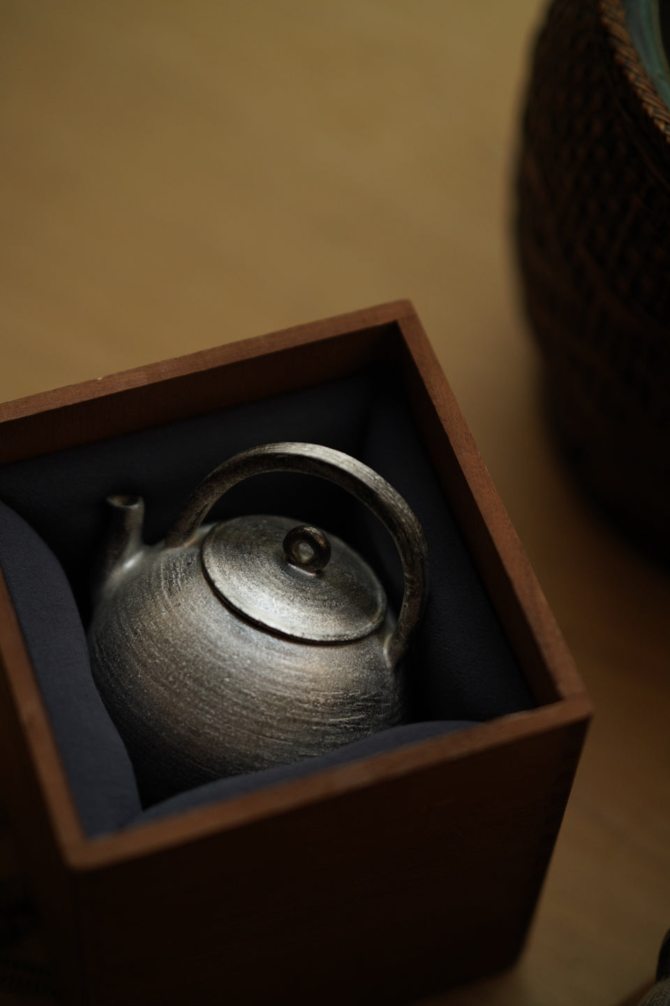 Silver Powder Glazed Kettle by Ji Shang Zao Wu