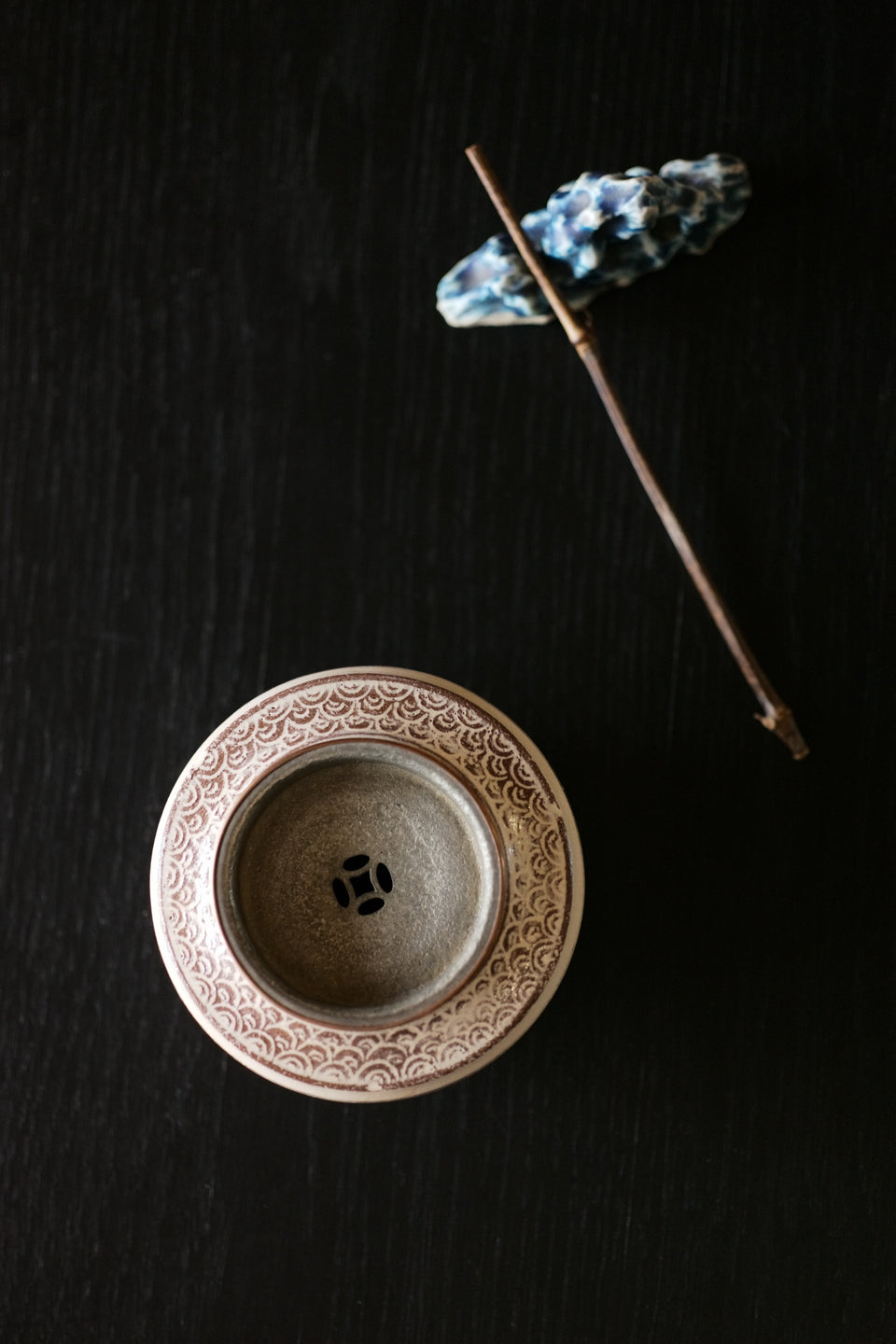 Sea Wave Jianshui with White Powder Glaze & Tin-Clad Copper Lid