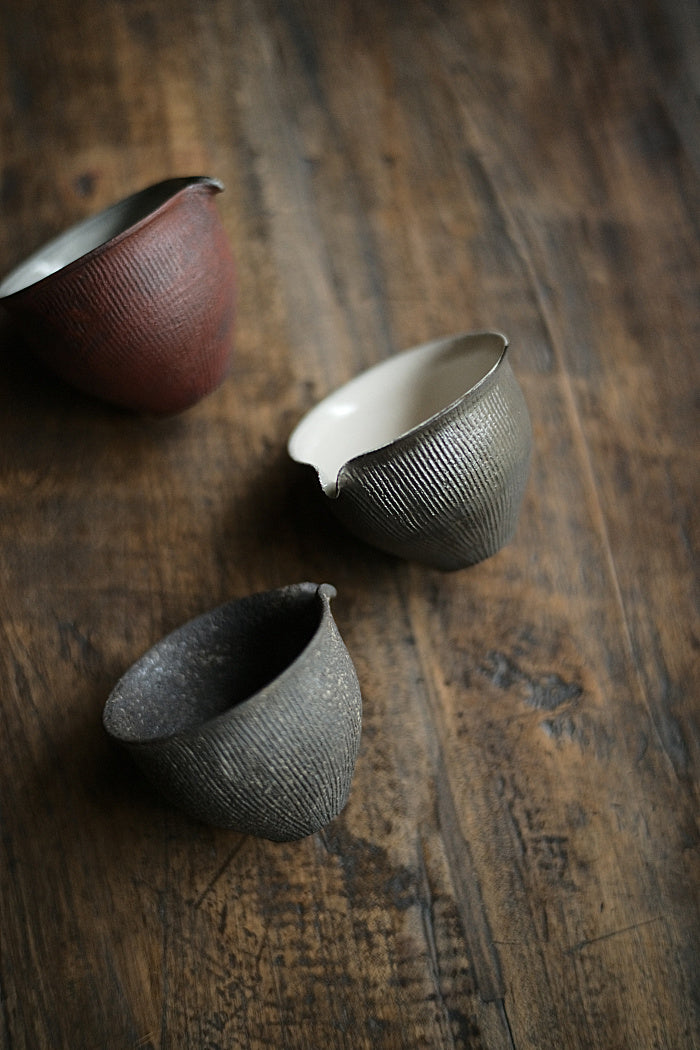 Refined Red & White and Black & White Gongdaobei Share Cup