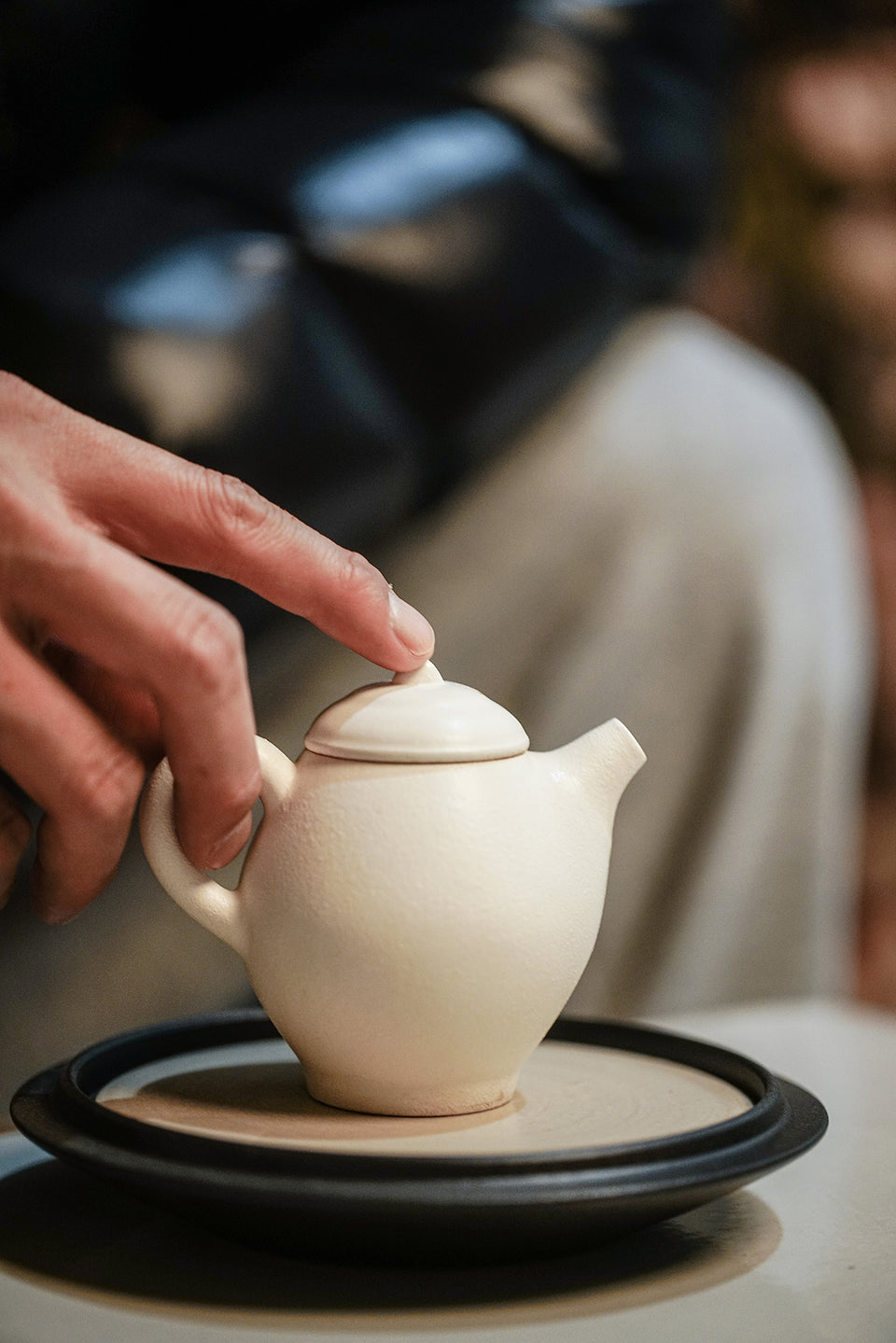 Plump White Modern Teapot for Oolong Tea & Yancha