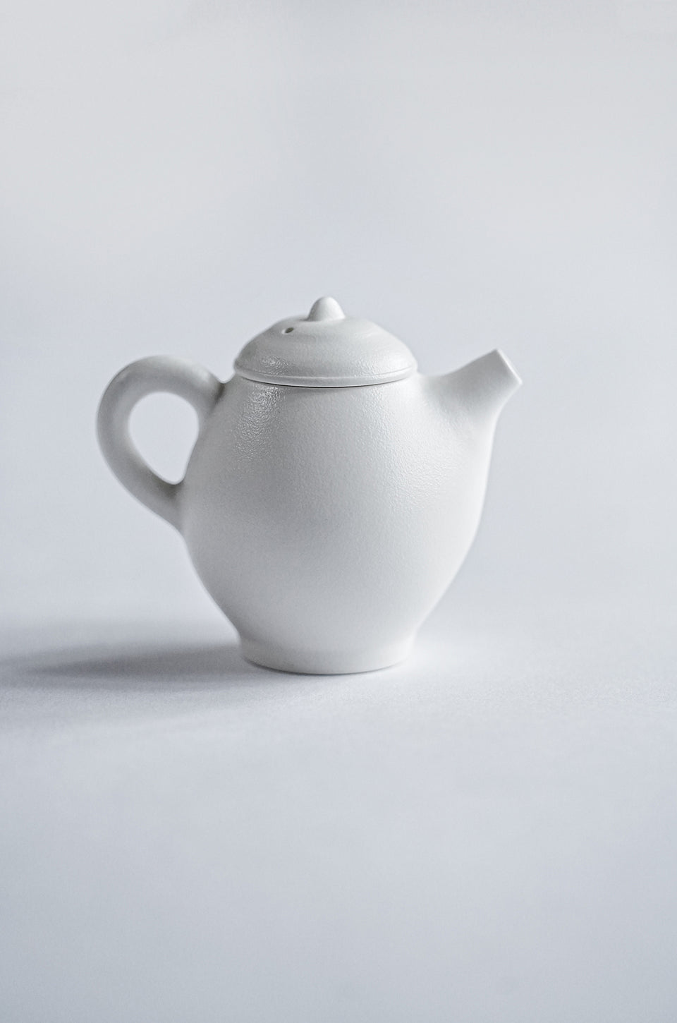 Plump White Modern Teapot for Oolong Tea & Yancha