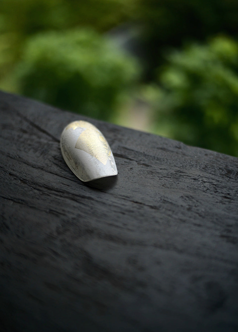 Winter Frost Moonlit Gold Tea Scoop by Qin Glass