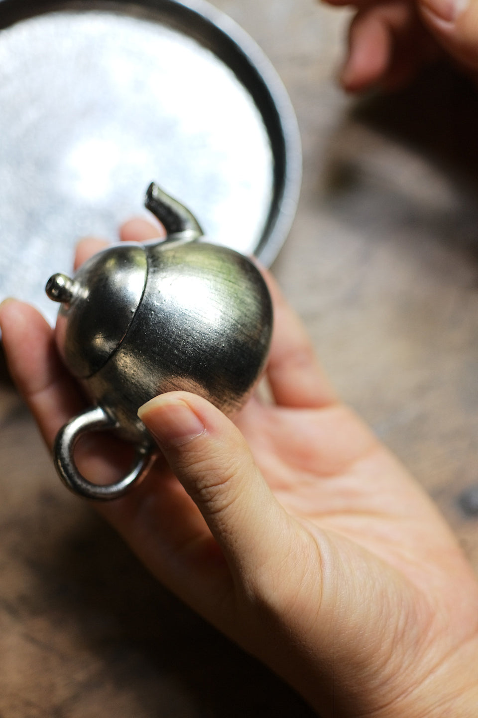Brushed Platinum Pear-Shaped Teapot by Song Feng · 70ml