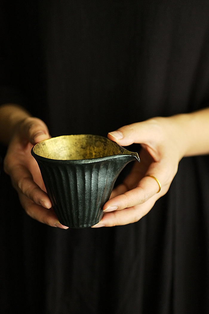 Melon-Slice Gongdaobei Pitcher｜Silver / Black Gold