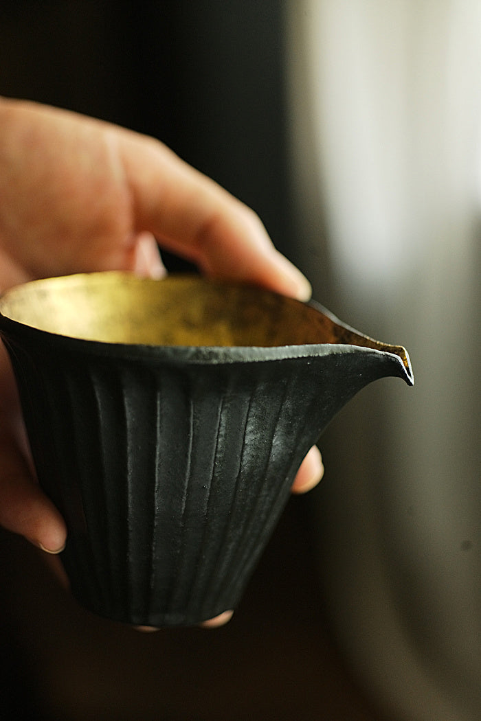 Melon-Slice Gongdaobei Pitcher｜Silver / Black Gold