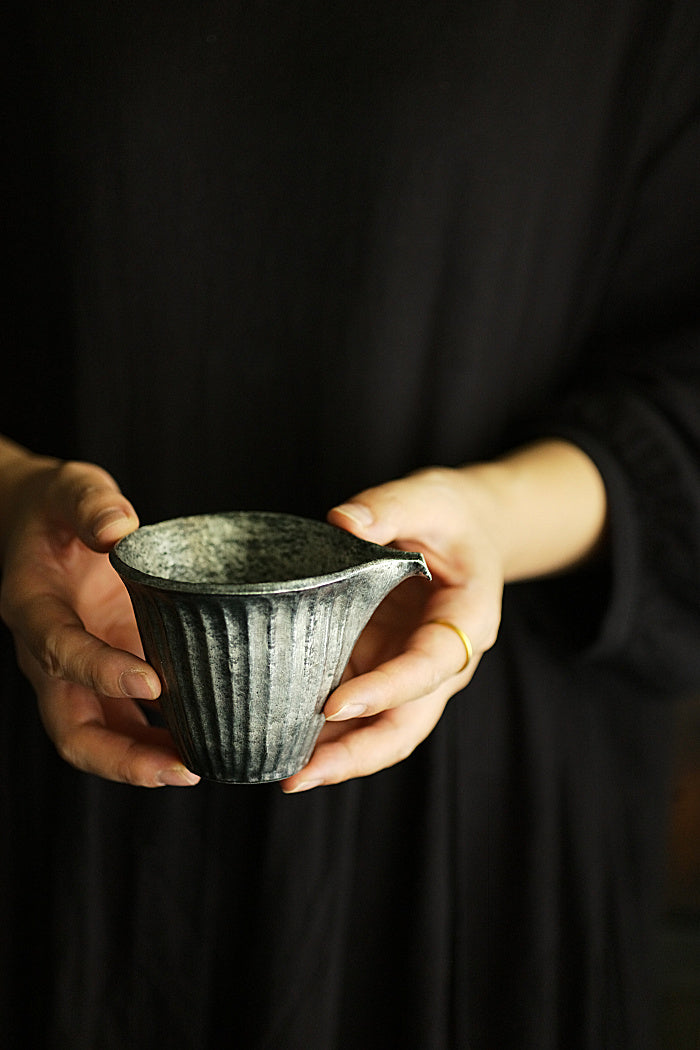 Melon-Slice Gongdaobei Pitcher｜Silver / Black Gold