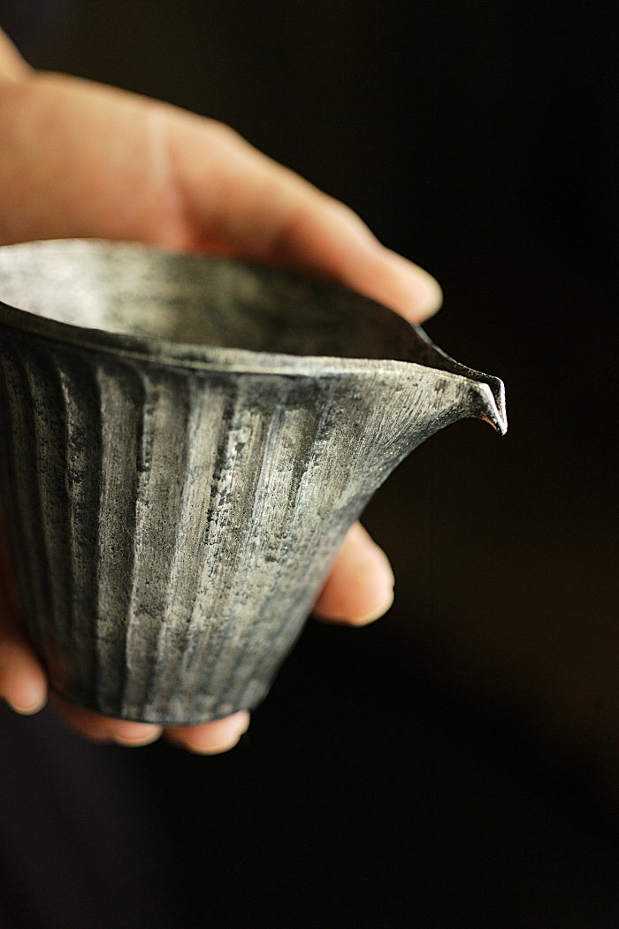 Melon-Slice Gongdaobei Pitcher｜Silver / Black Gold