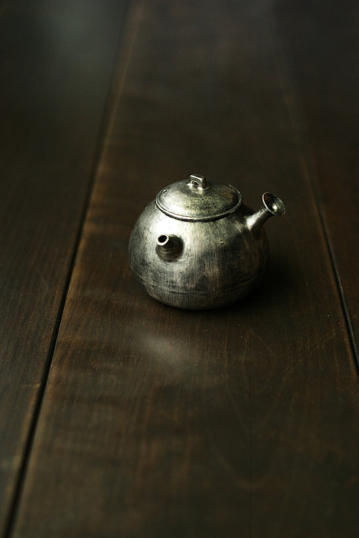 Brushed Silver Side-Handle Kettle