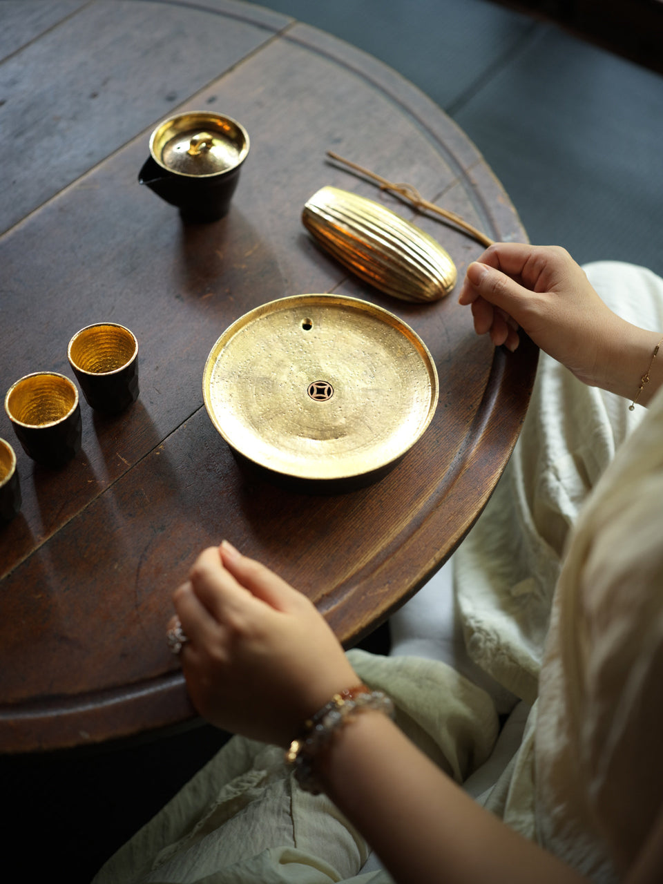 Black & Gold Single-Piece Clay Hucheng