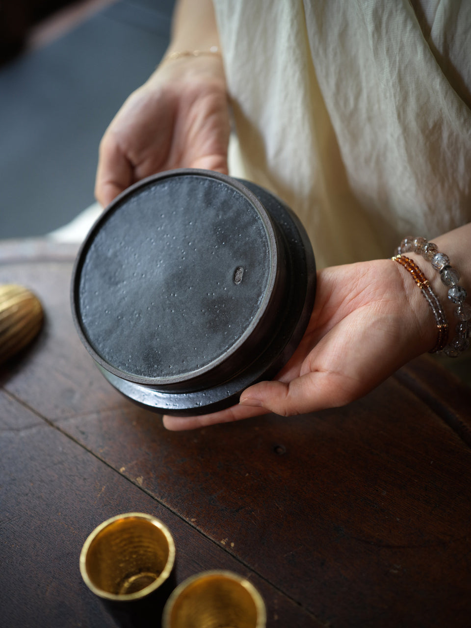 Black & Gold Single-Piece Clay Hucheng