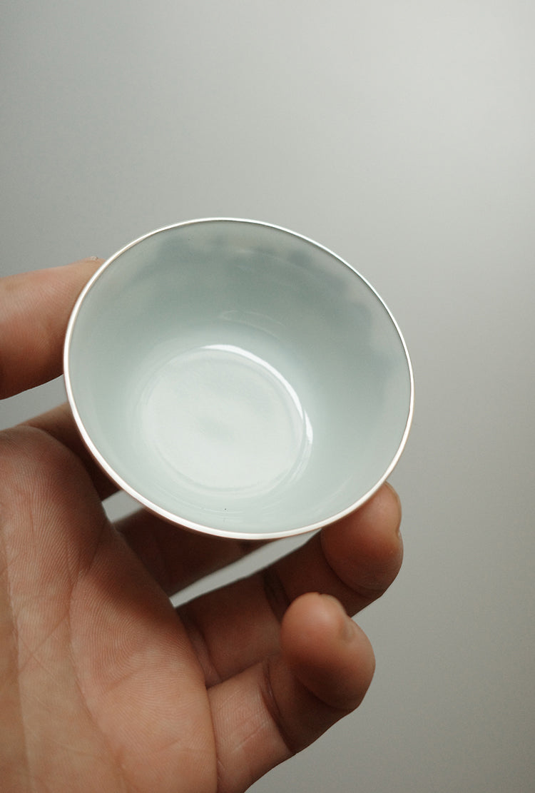 "Mountain Traveler" Qinghua Host Cup with Silver Rim