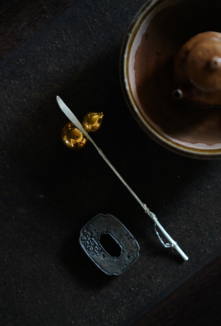 Small Gold-Glazed Gourd Tea Scoop Holder