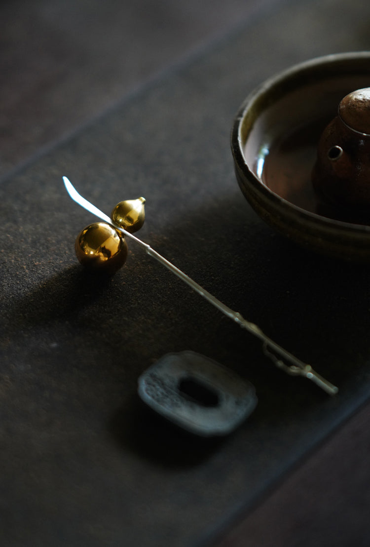 Small Gold-Glazed Gourd Tea Scoop Holder