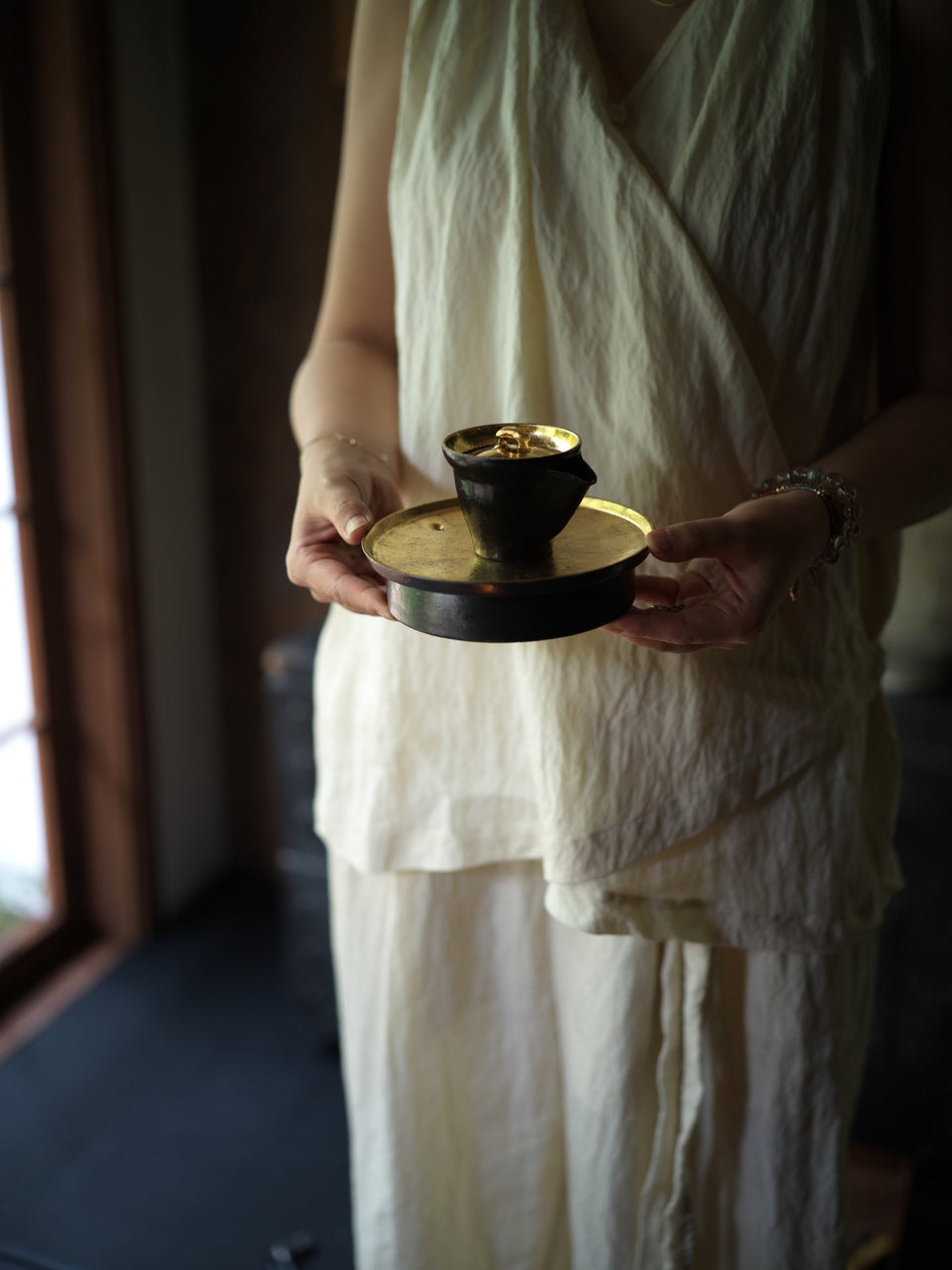 Black & Gold Single-Piece Clay Hucheng