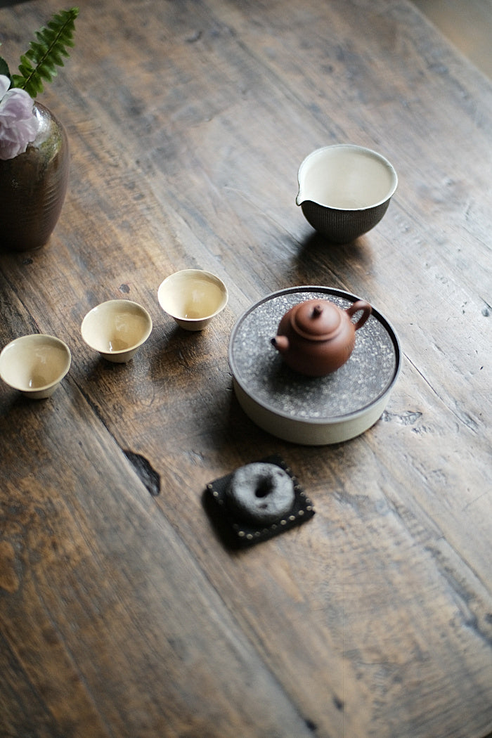 Refined Red & White and Black & White Gongdaobei Share Cup