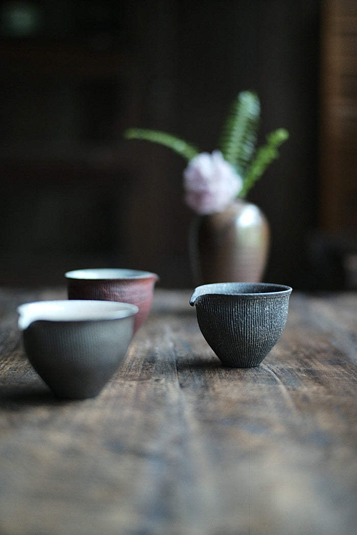 Refined Red & White and Black & White Gongdaobei Share Cup