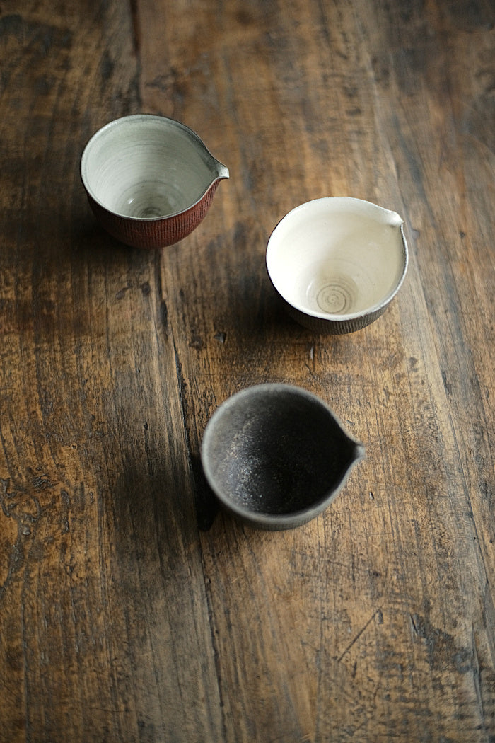 Refined Red & White and Black & White Gongdaobei Share Cup