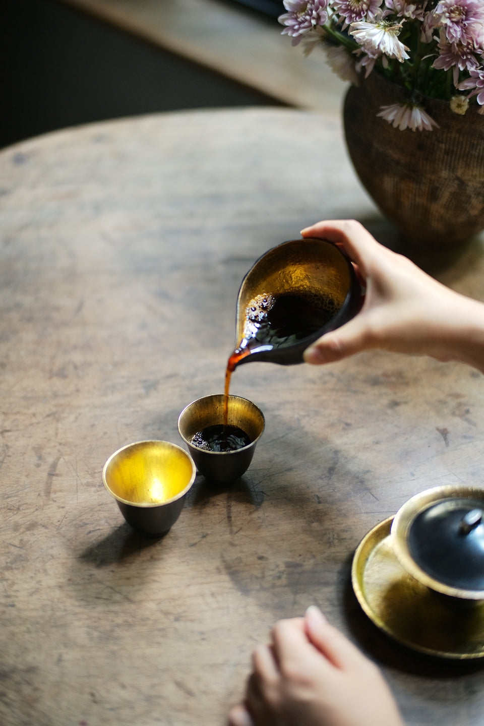 "Dragon Egg" Brushed Black and Gold Gongdaobei Share Cup