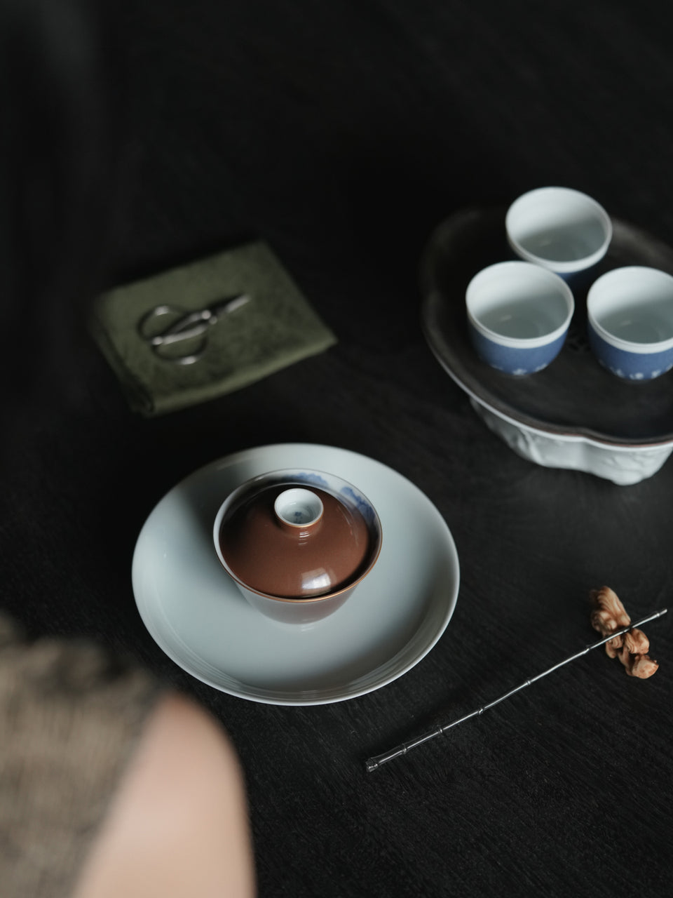 Espresso Glaze Blue & White Mountain Landscape Gaiwan
