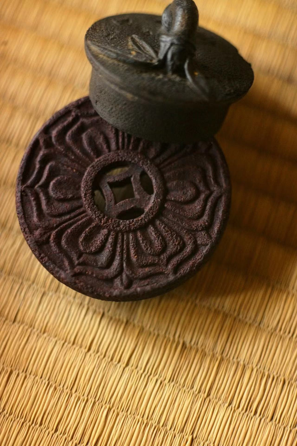 Hand-Carved Brown Ceramic Lid Holders by Ji Shang Zhao Wu