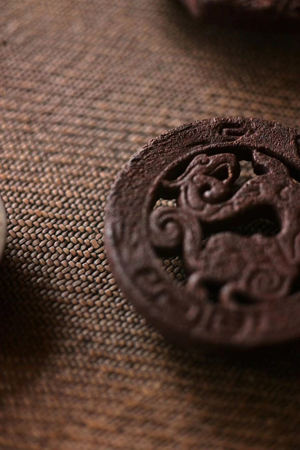 Hand-Carved Brown Ceramic Lid Holders by Ji Shang Zhao Wu