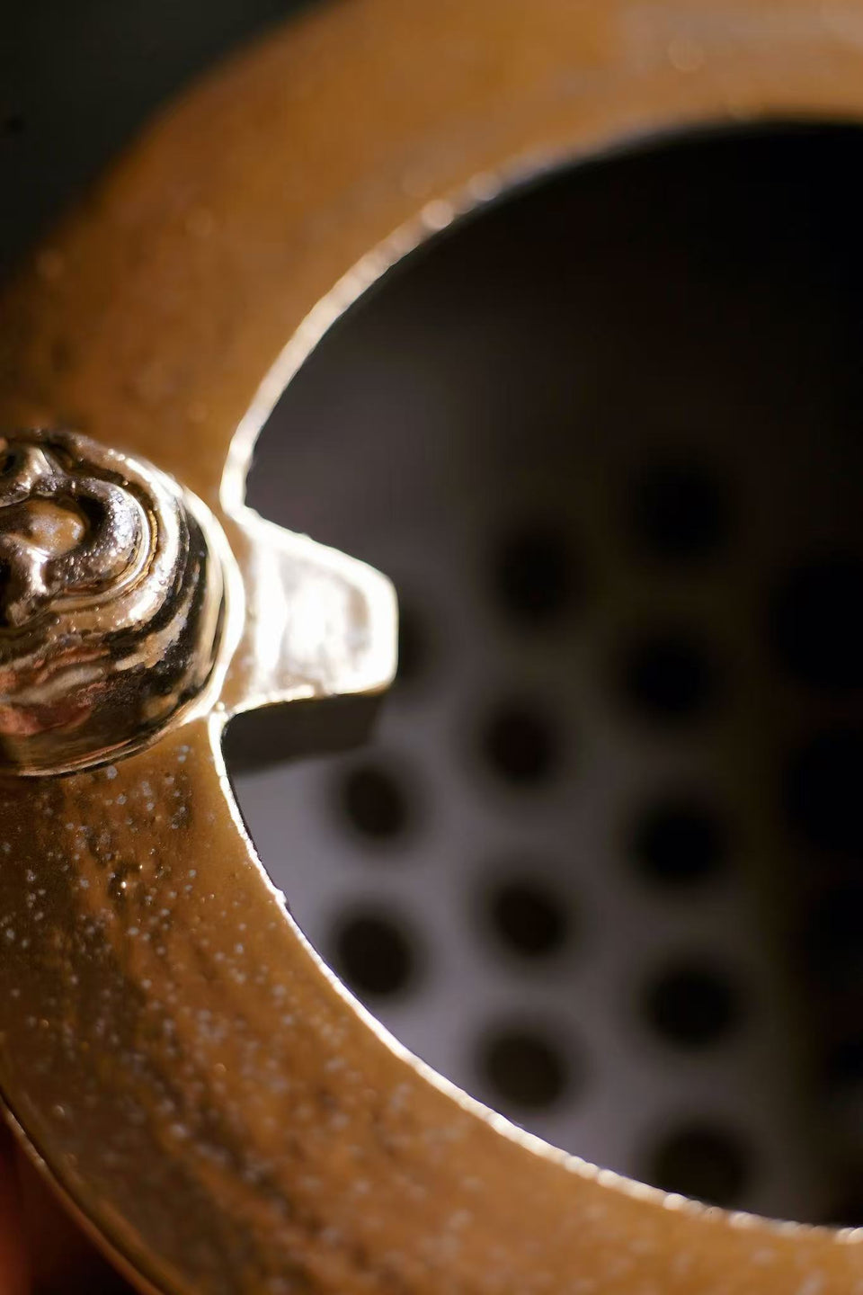 Ruyi Metallic Black & Gold Glaze Fenglu Stove