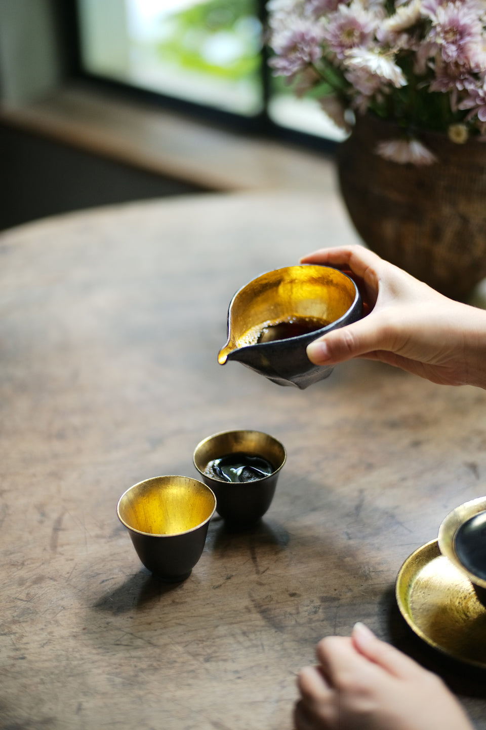 "Dragon Egg" Brushed Black and Gold Gongdaobei Share Cup