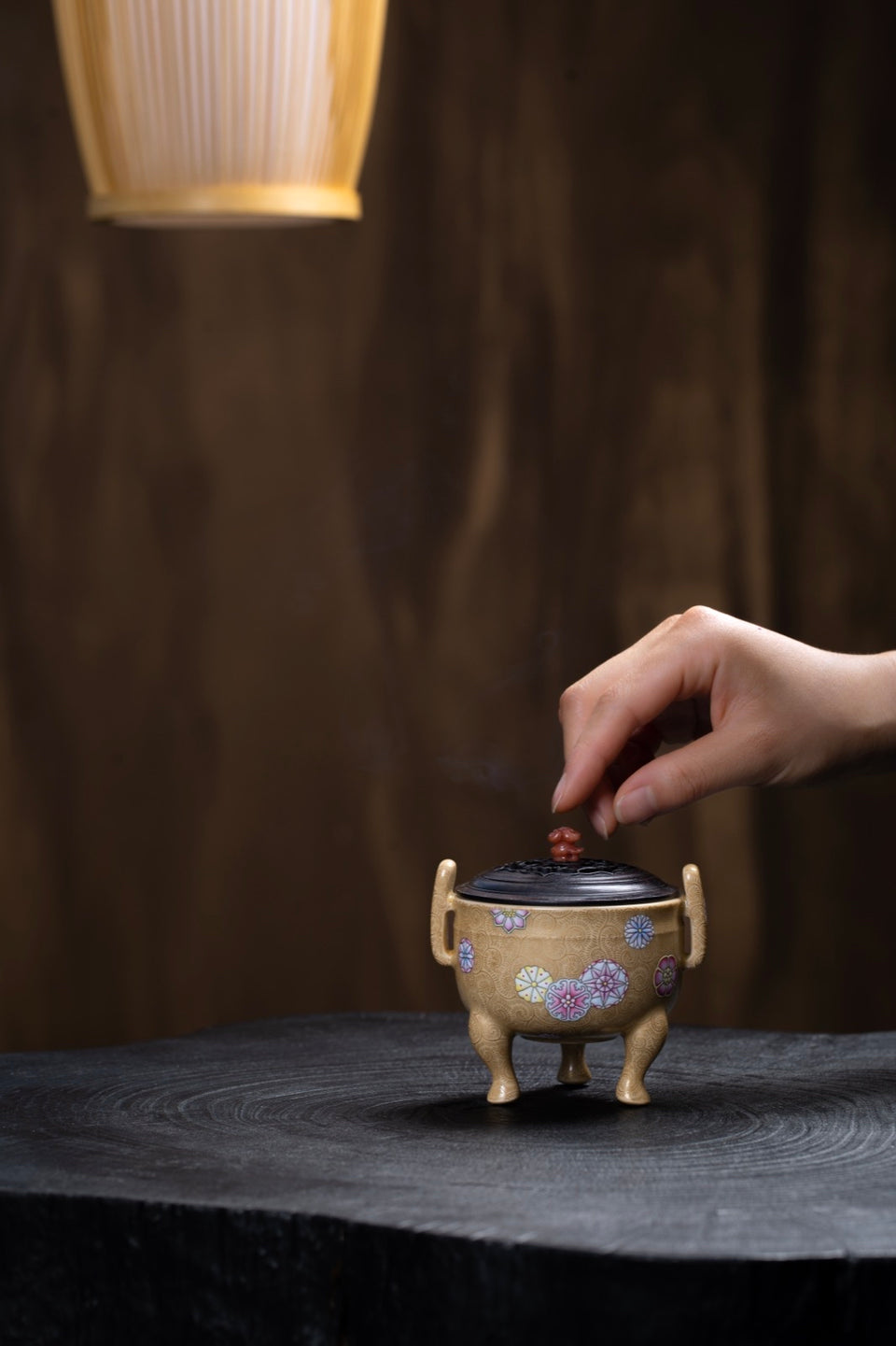 Piqiuhua Famille Rose Incense Burner