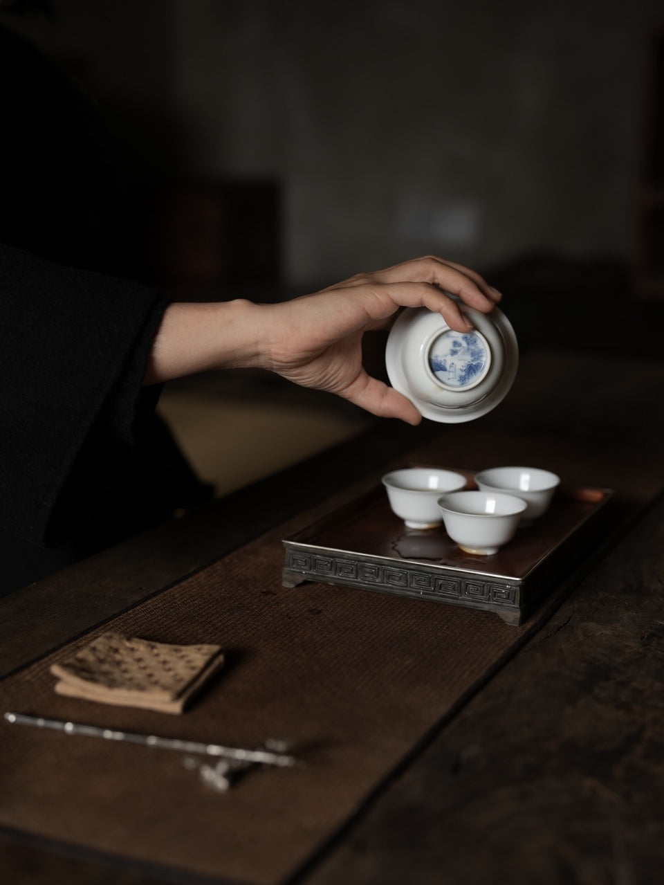 Tea Evaluation Gaiwan with Hidden Qinghua Scene