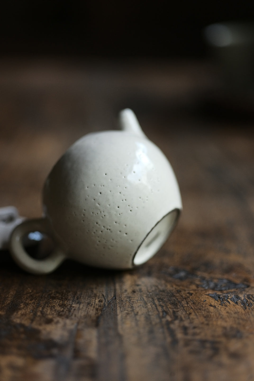 White Fenyin powder glazed teapot by Chengwei