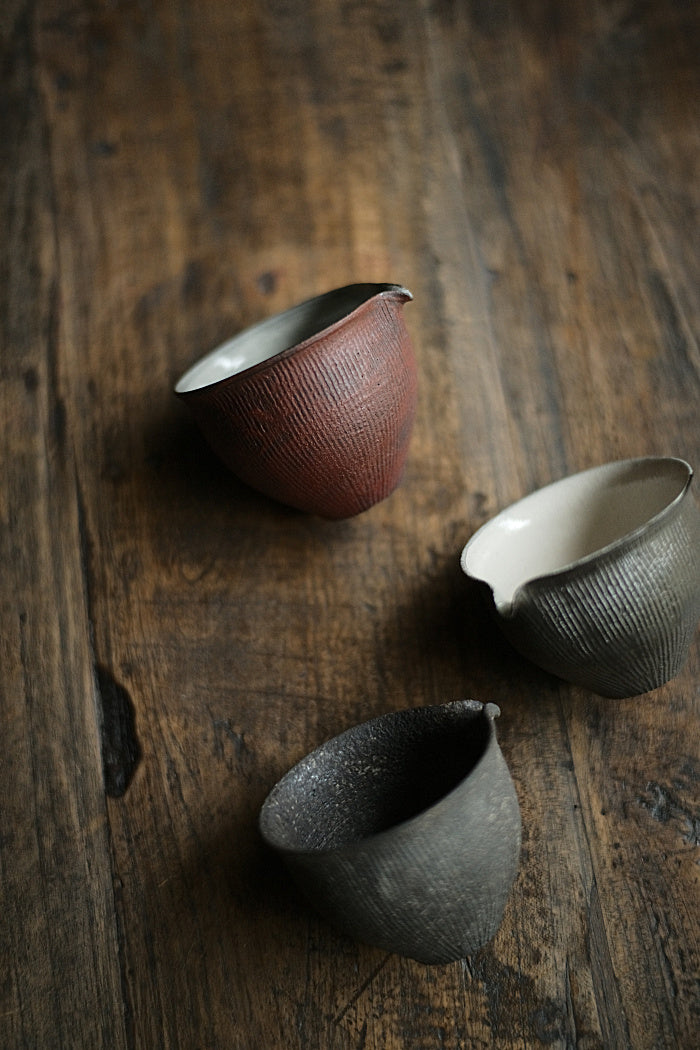 Refined Red & White and Black & White Gongdaobei Share Cup