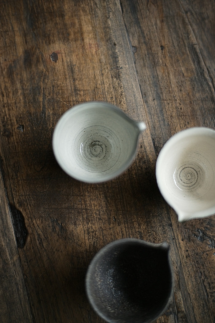 Refined Red & White and Black & White Gongdaobei Share Cup