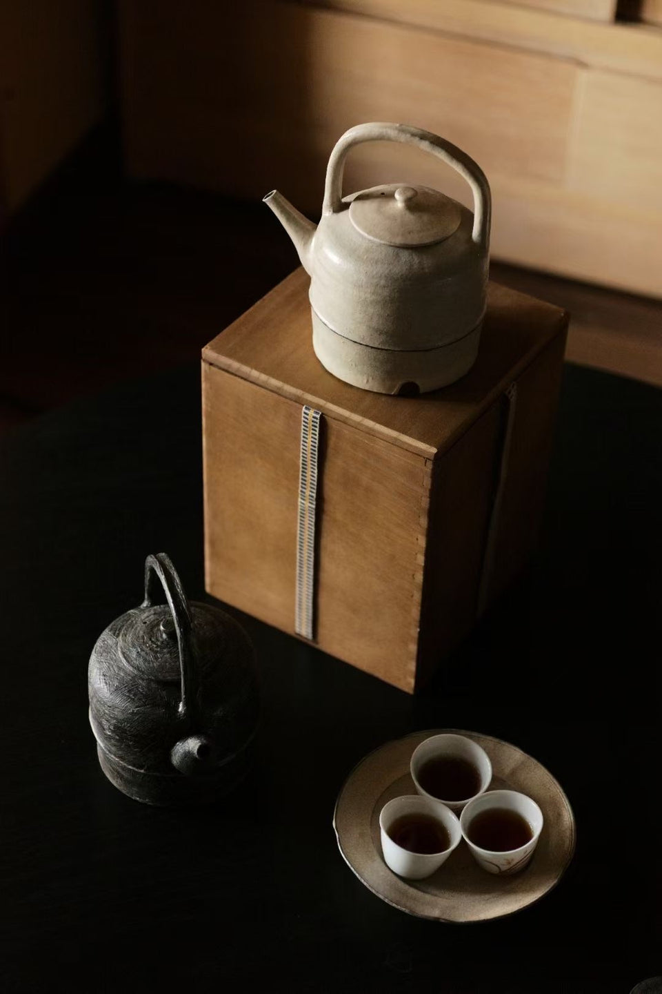 Powder-Glazed Pottery Kettle by Ji Shang Zao Wu