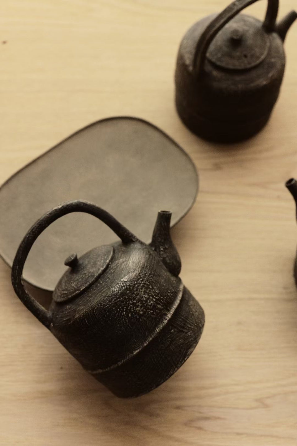 Black-Brushed Pottery Kettle by Ji Shang Zao Wu