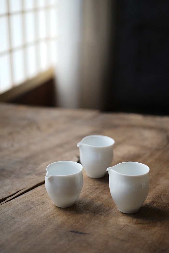 Handcrafted White Porcelain Gongdaobei by Xin Shou Zuo