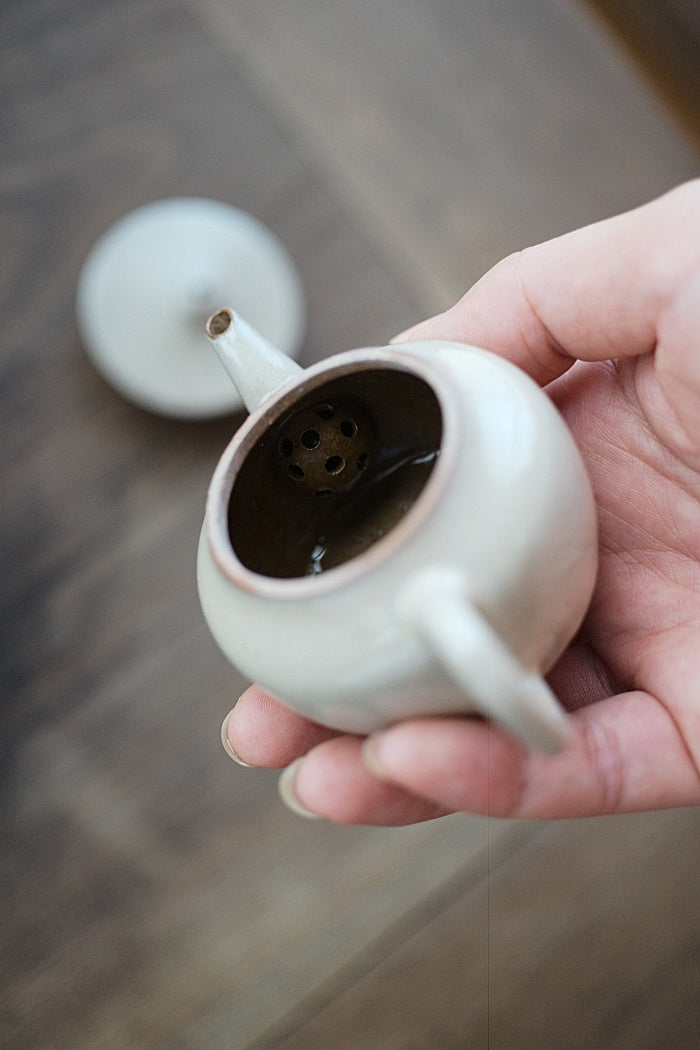 Short brushed powder-glazed teapot