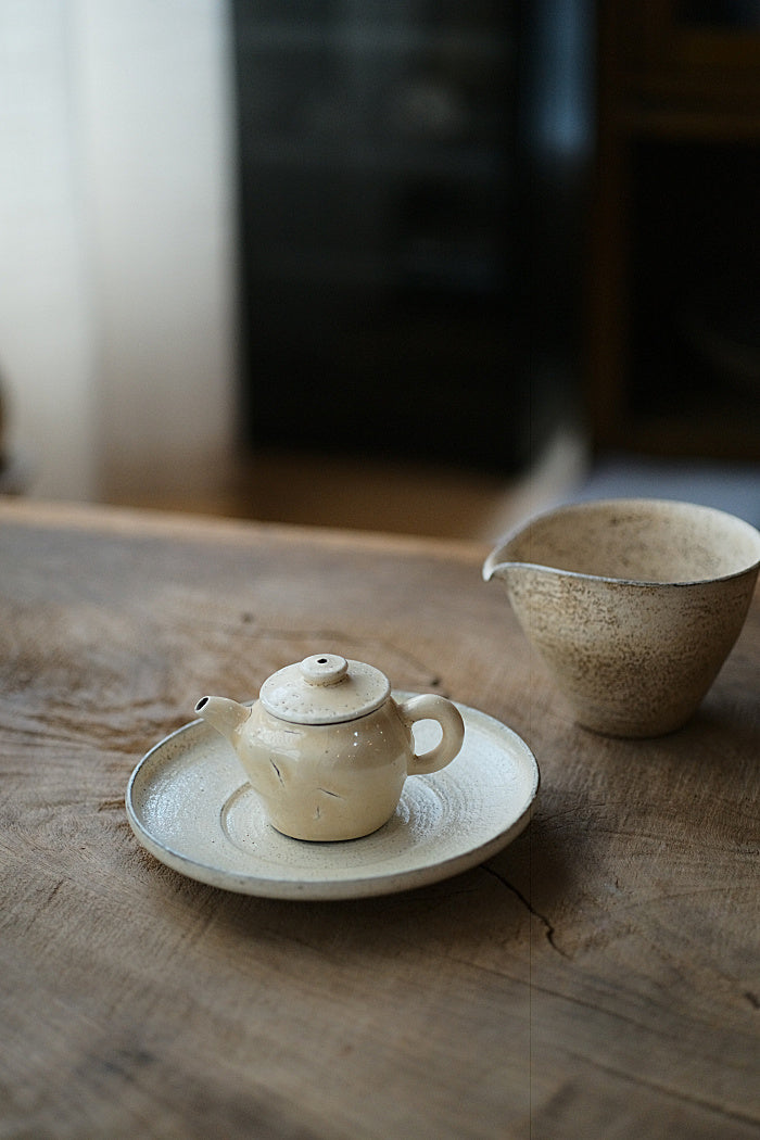Cheng Wei's White Fen Yin Powder-Glazed Hucheng