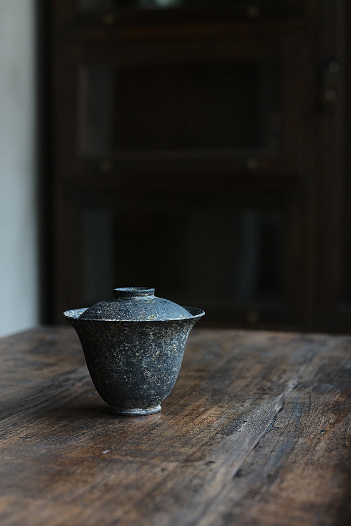 Natural Earth Gaiwan with Kintsugi Silver Nails by Cheng Wei