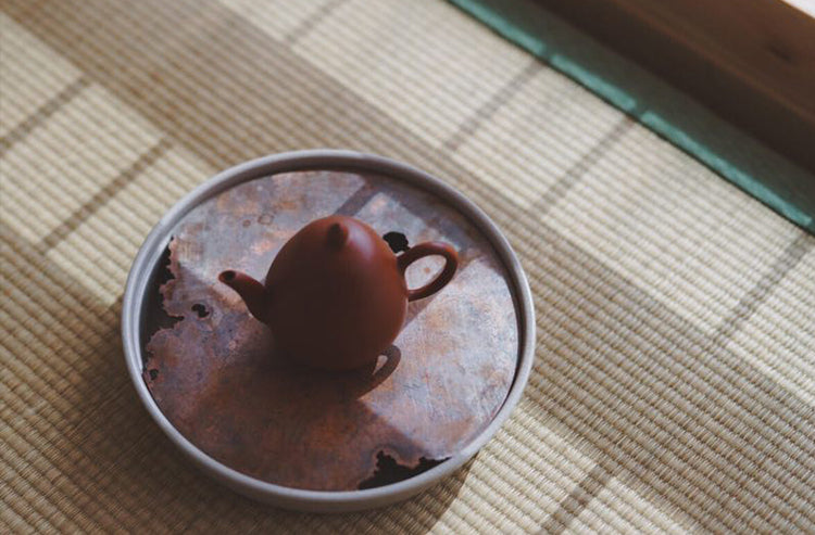 Weathered Red Copper Round Hucheng with Ceramic Base