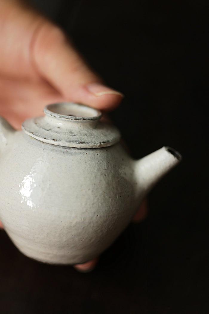 White Fenyin powder glazed teapot
